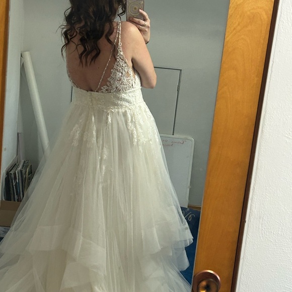 Stella York 6918 Princess Ballgown Wedding Dress - Picture 16 of 16